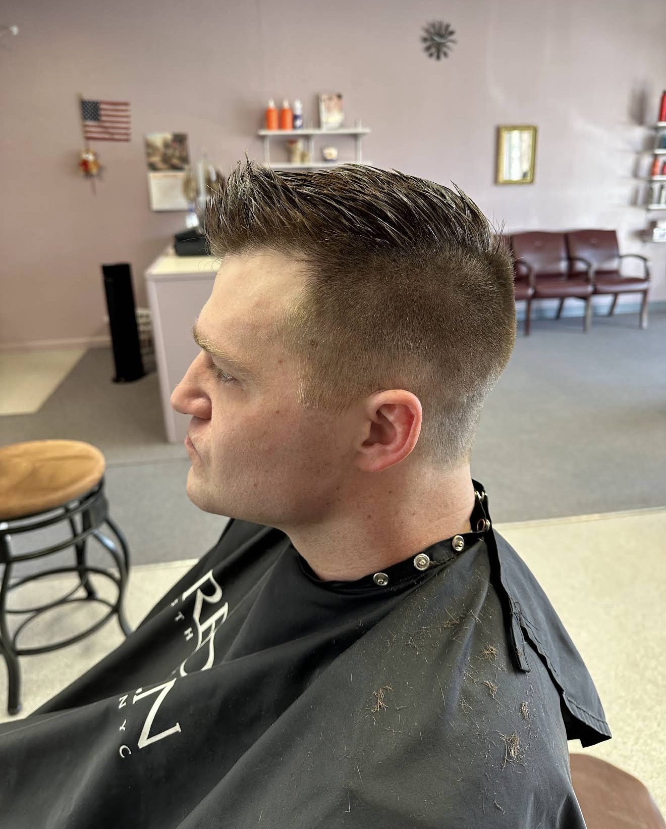 Men’s haircut with clean sides